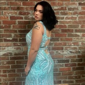 Never worn. Just tried on.